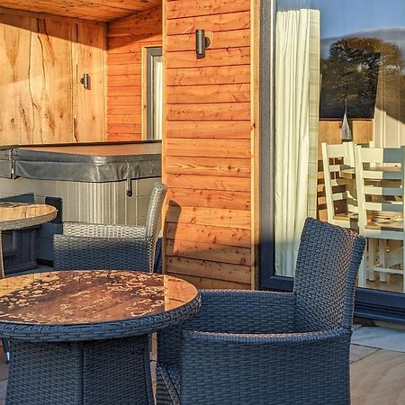 Hotel The Warrens At Foxtail Chirk Exterior foto