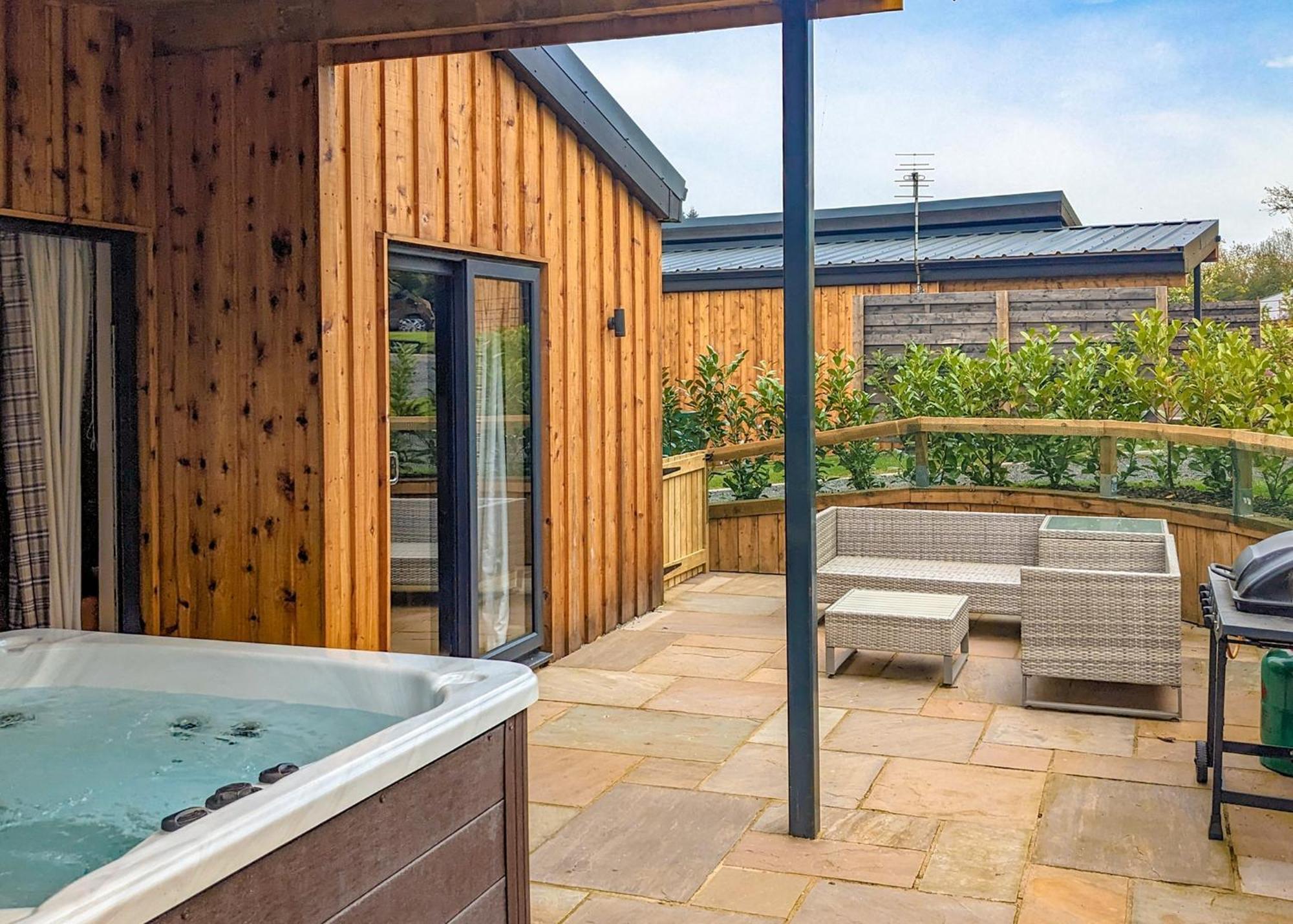 Hotel The Warrens At Foxtail Chirk Exterior foto